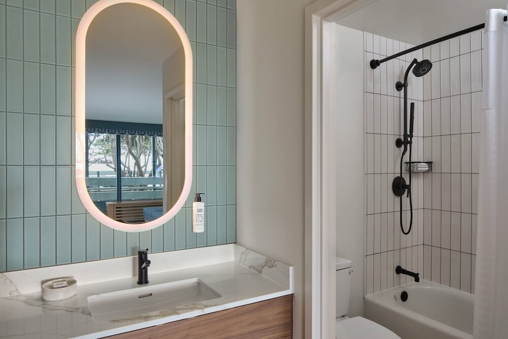 Room, 1 King Bed, Ocean View (Hearing Accessible)