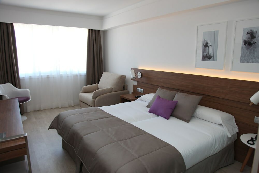 Double or Twin Room (Single Use)