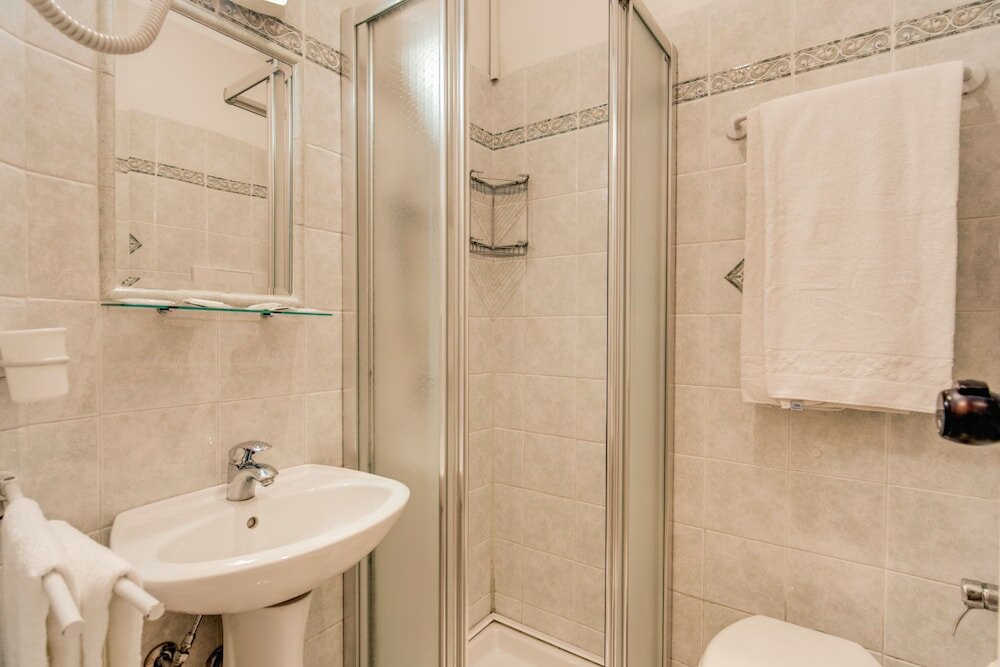 Basic Room, 1 Large Twin Bed, City View