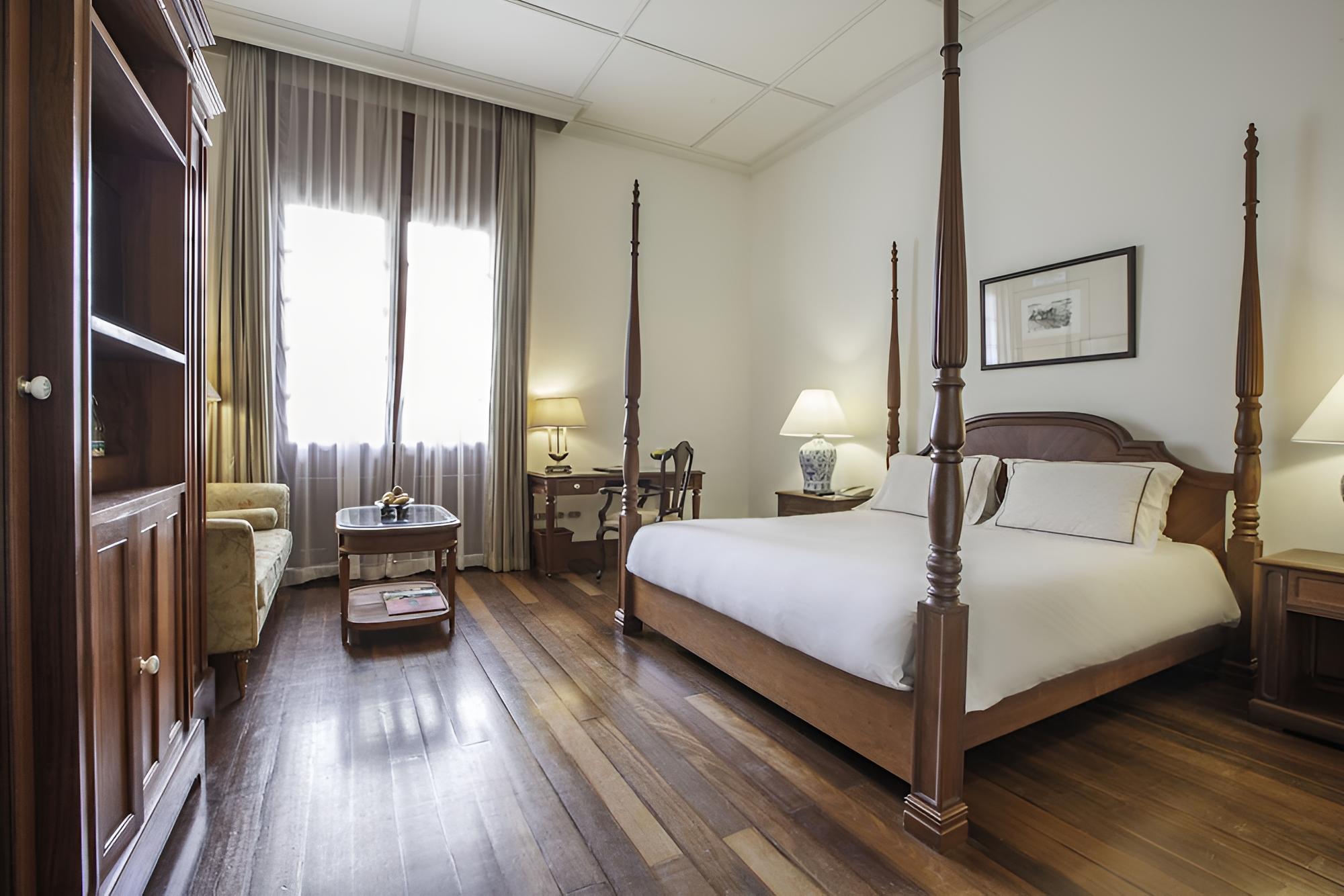 Deluxe Double Room, 1 King Bed, Pool View