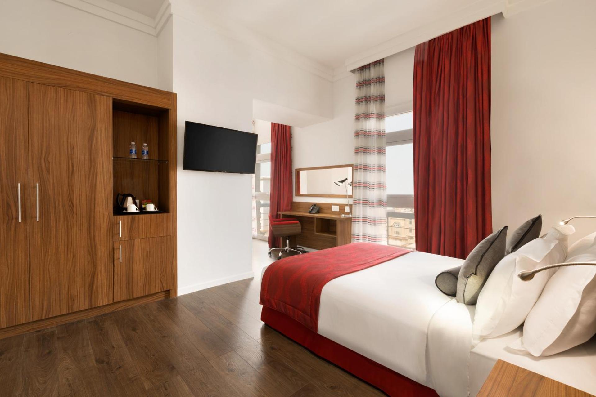 Queen Suite - Non-Smoking