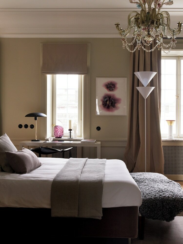 Suite, 1 King Bed, Garden View