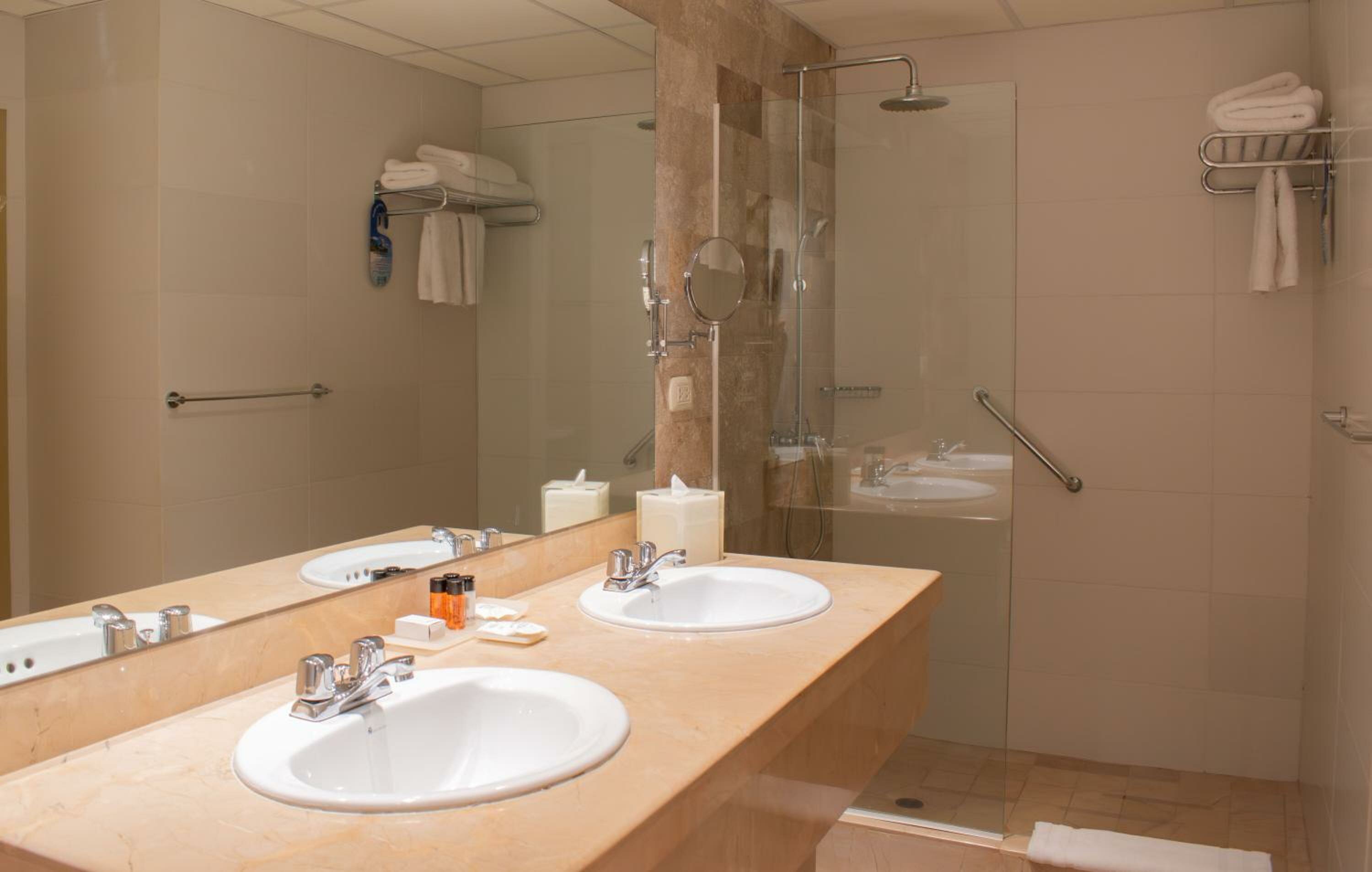 Double Suite with Two Double Beds - Non-Smoking