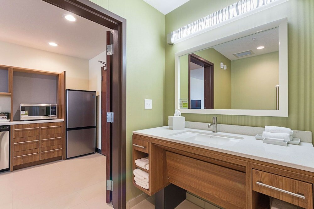 One-Bedroom Suite Hearing Accessible, Non-Smoking