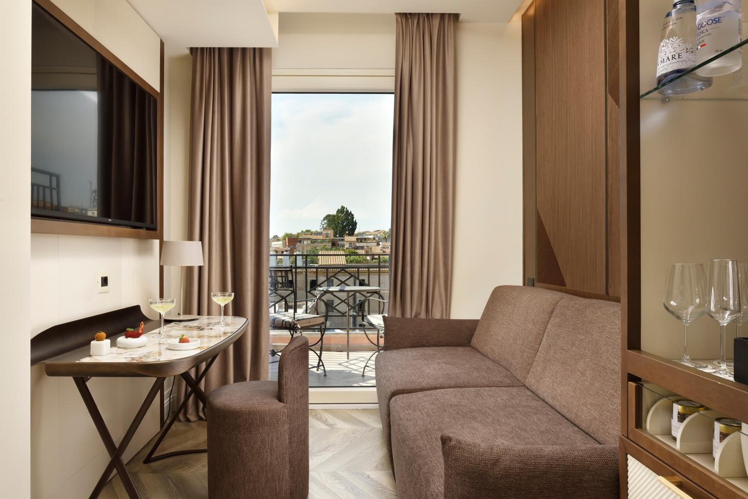 One Bedroom Suite with Jacuzzi, Balcony & Panoramic view