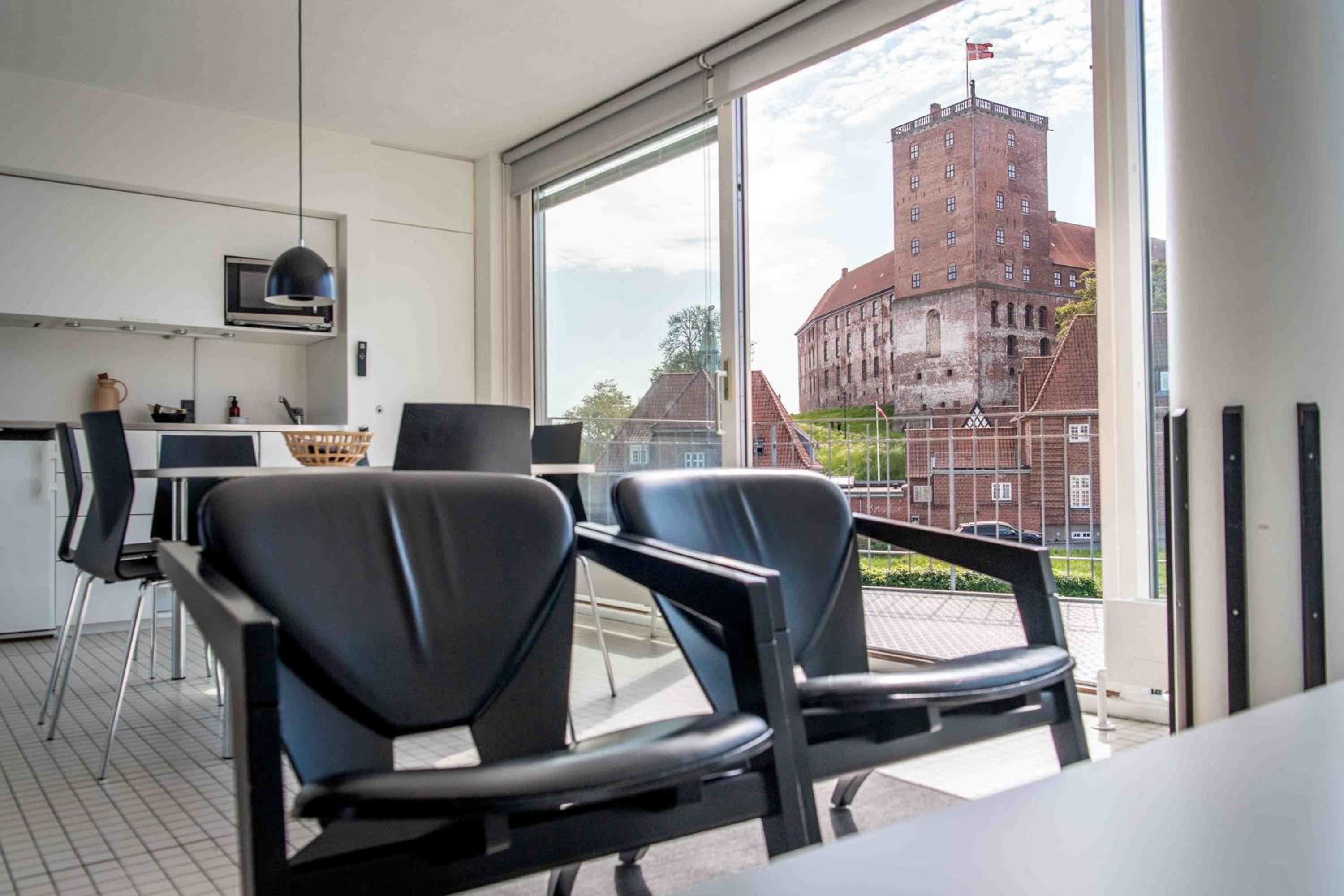 Apartment for 6 people with Partial Lake View