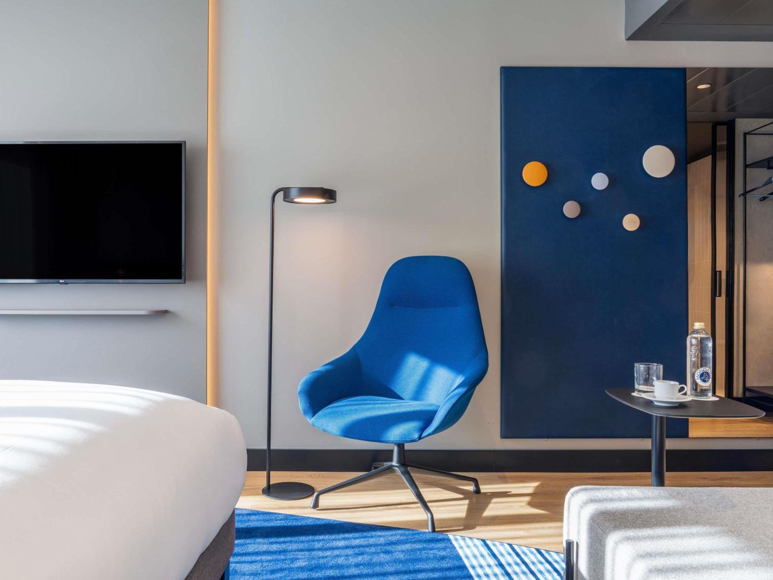 Deluxe Superior Queen Room with Sofa Bed - Deluxe Building