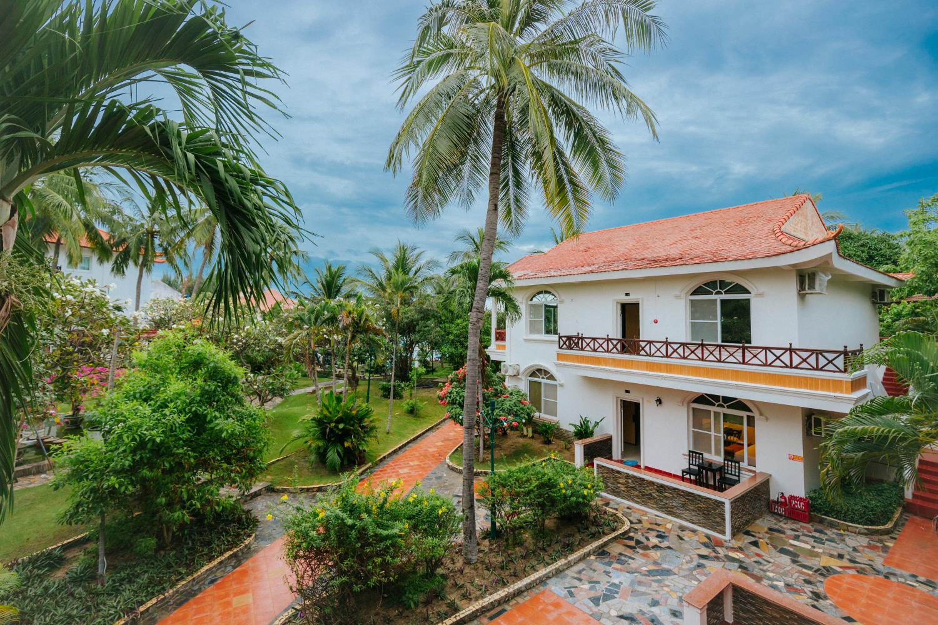 Family Room with Garden View