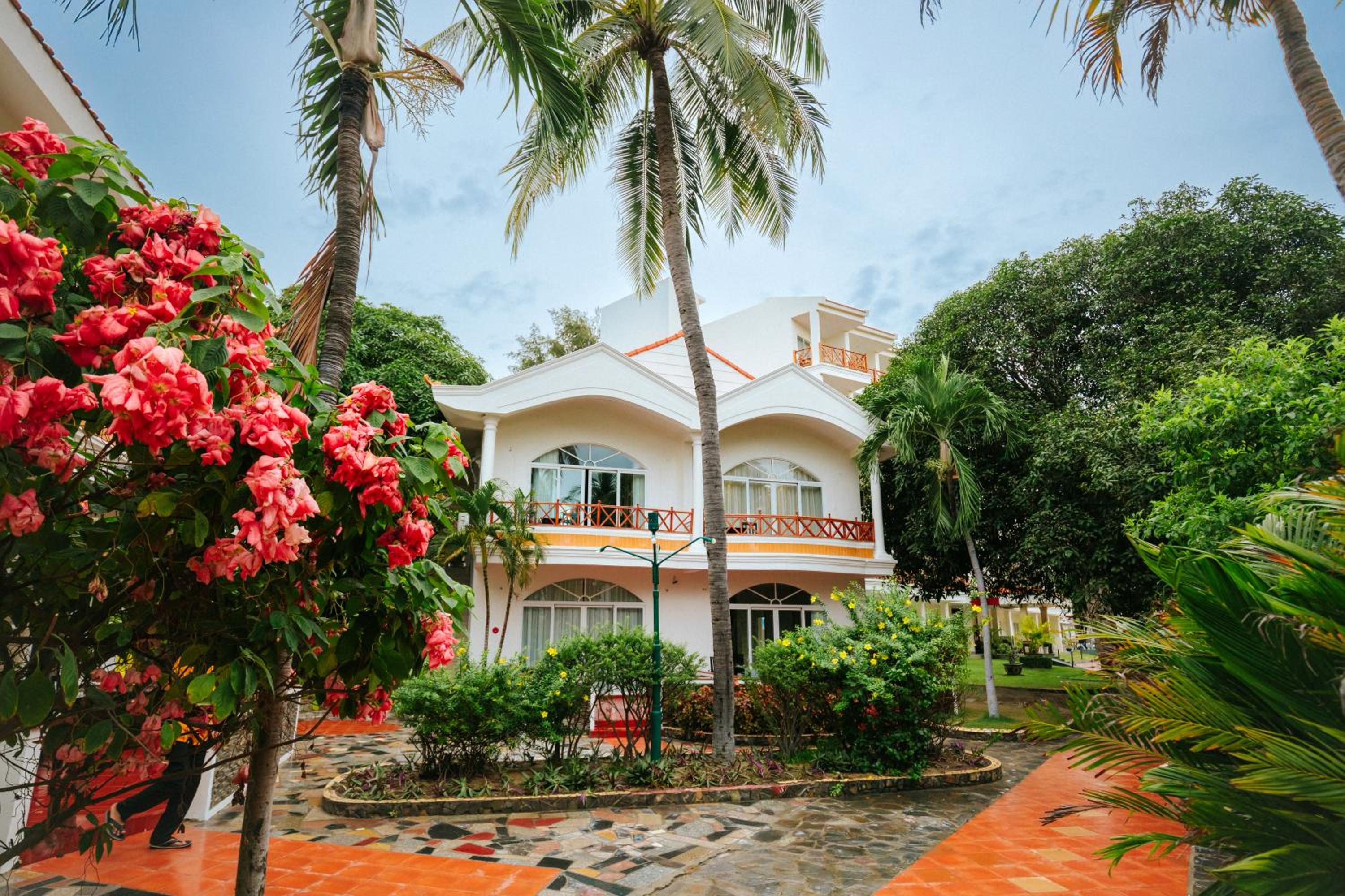 Family Room with Garden View