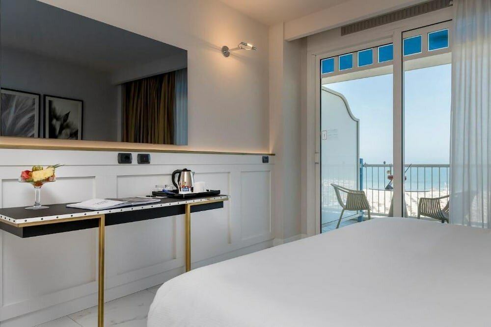 Comfort Room, Balcony, Sea View