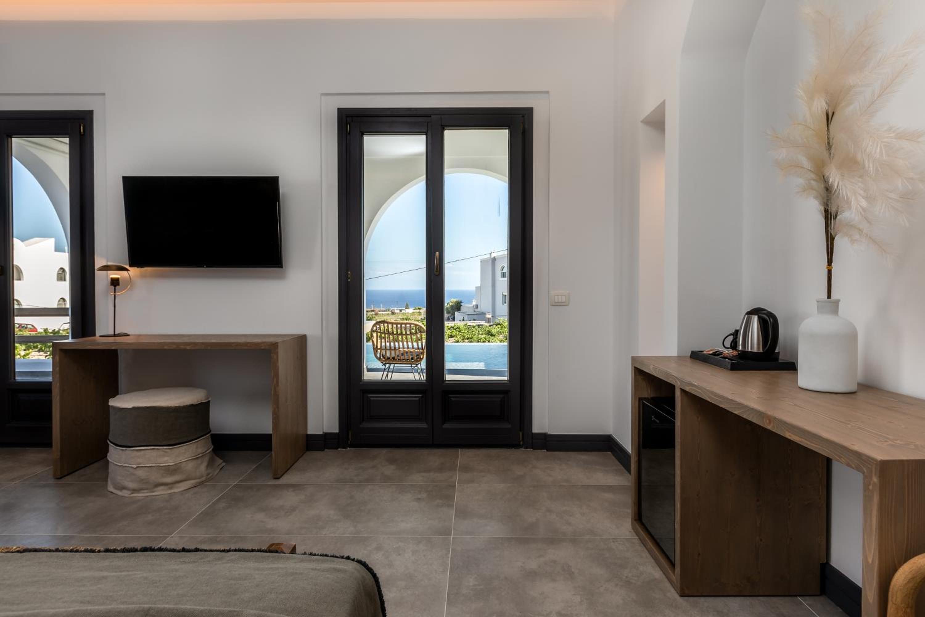 Honeymoon Suite with Private Pool & Jetted Tub