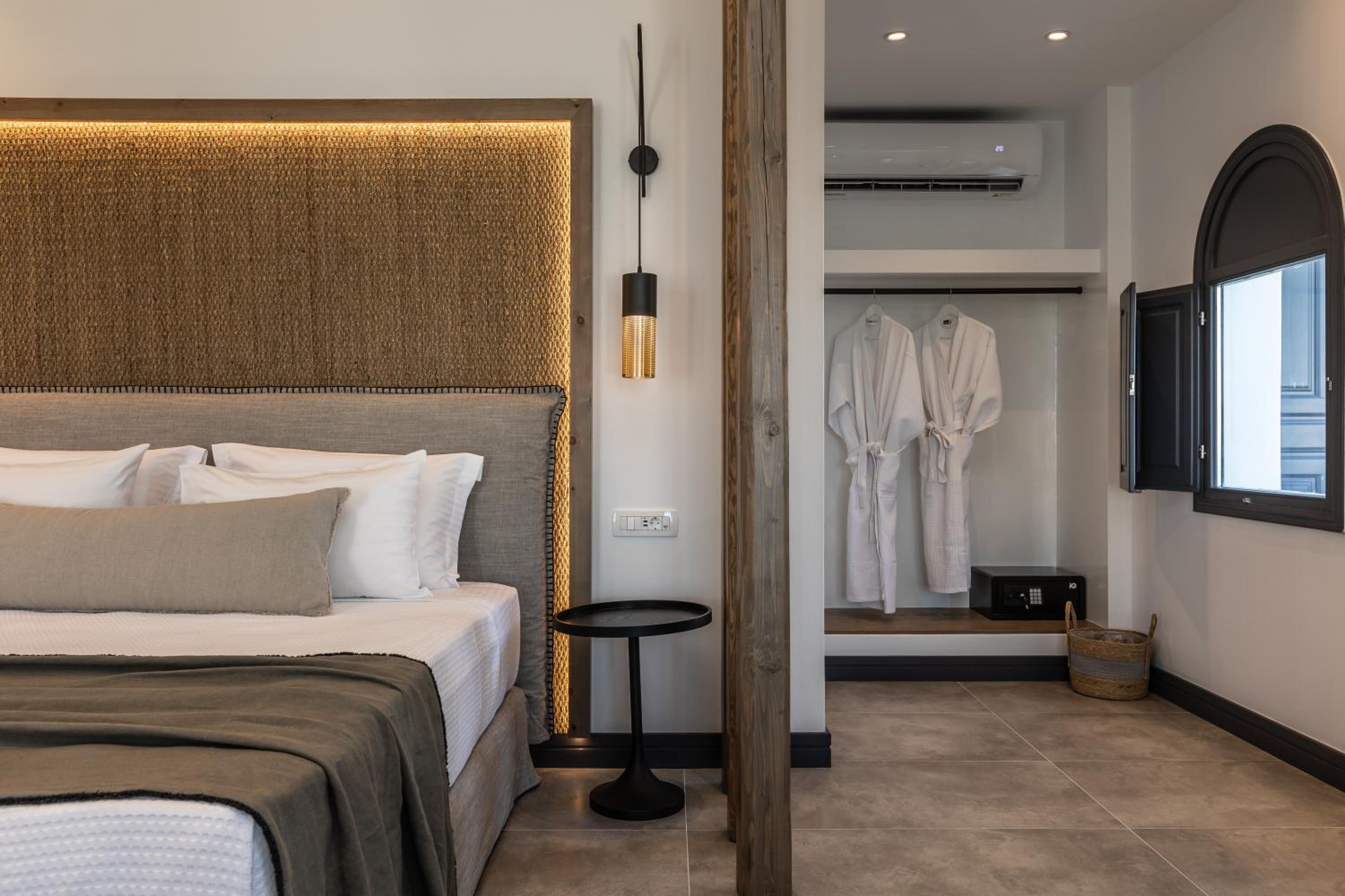 Honeymoon Suite with Private Pool & Jetted Tub