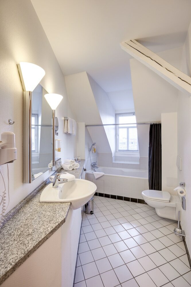 Suite, 1 King Bed