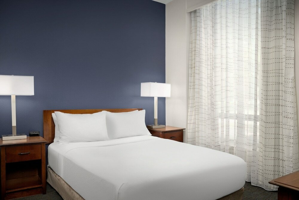 Room, 2 Bedrooms (Mobility/Hearing Access, Roll-in Shwr)