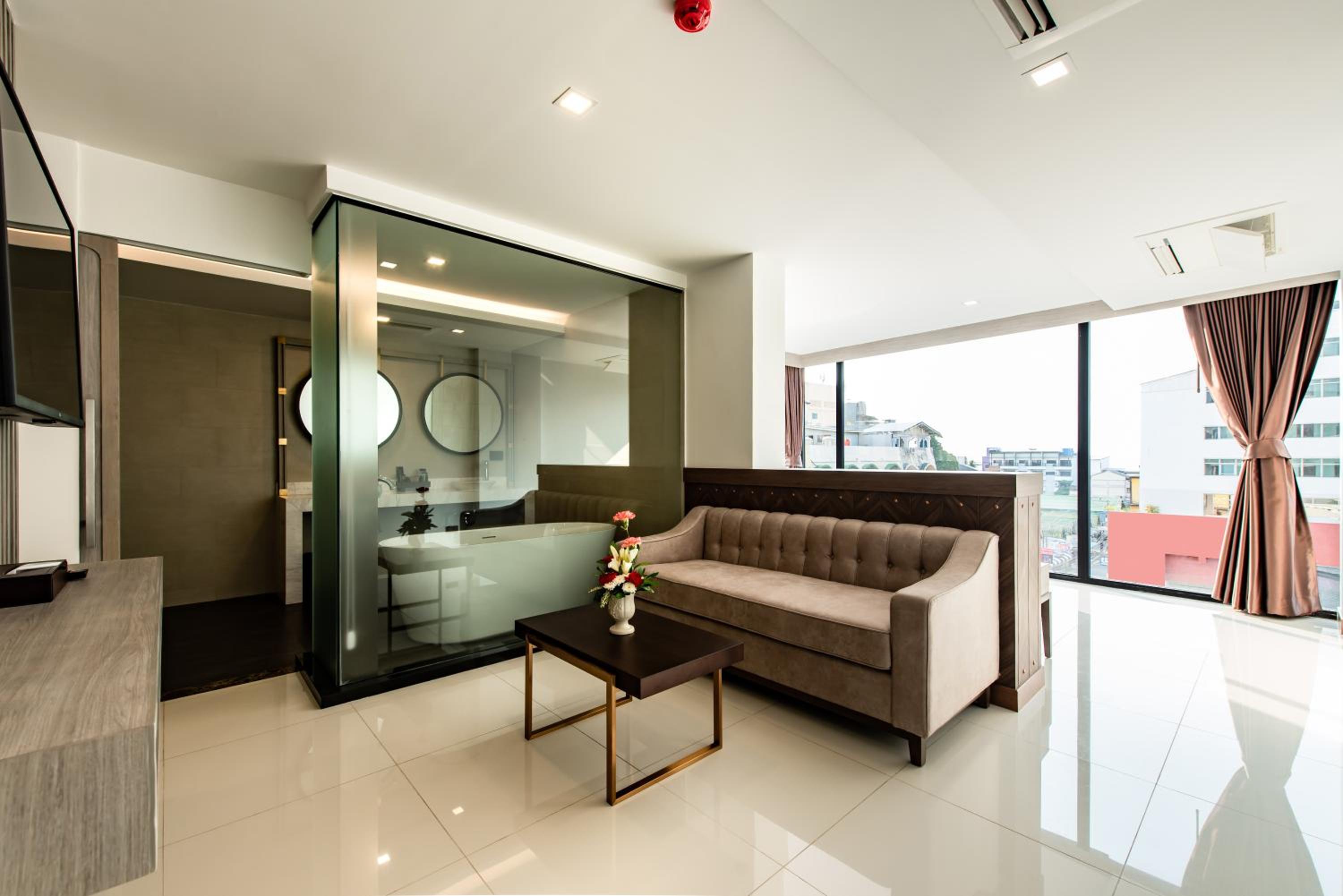 Queen Room with Garden View