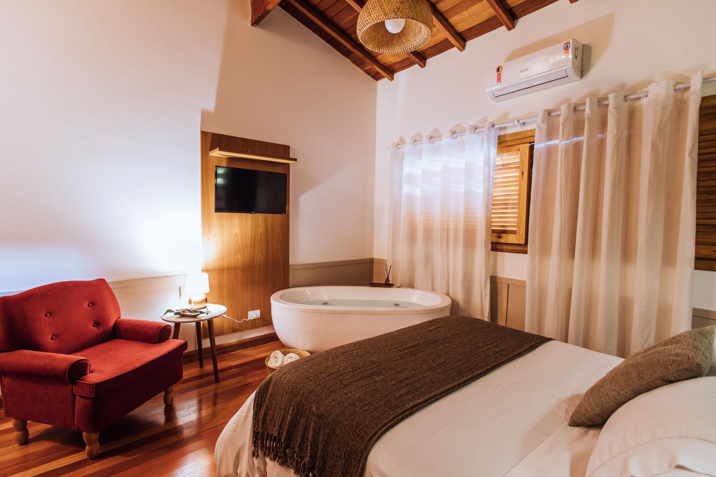 Deluxe Suite with Spa Bath