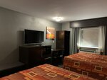 Deluxe Room, 2 Queen Beds в Red Carpet Inn Elmwood Park