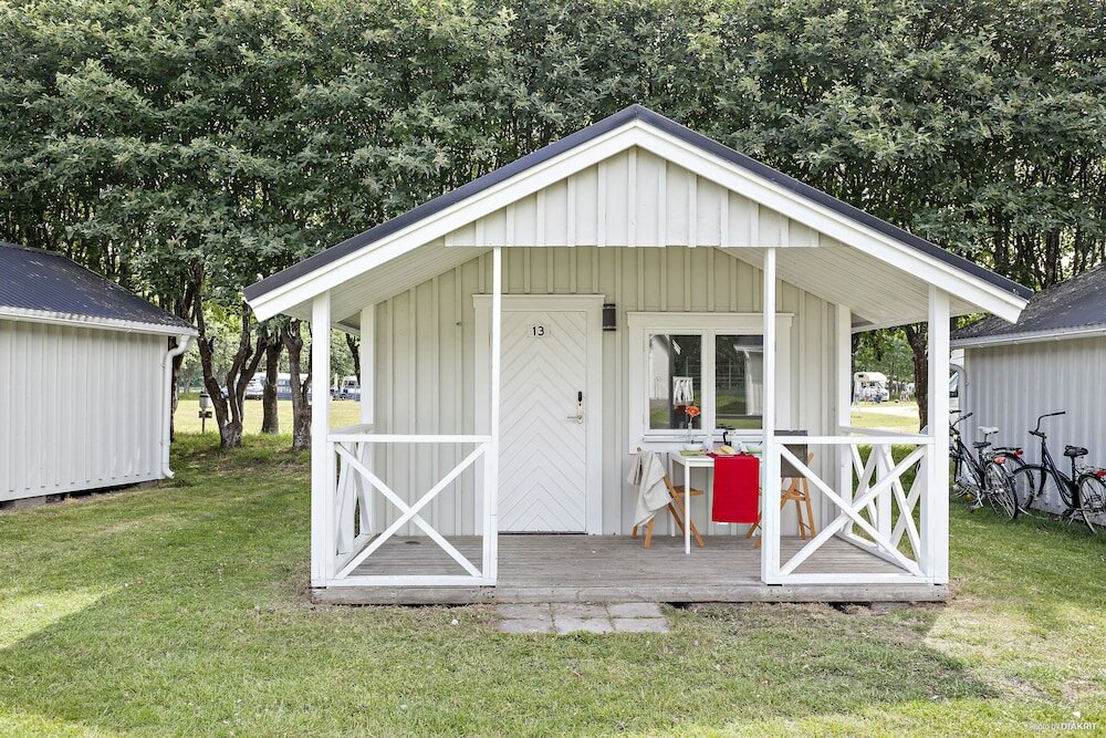 Basic Cabin (Excluding Towels, Sheets, Cleaning)