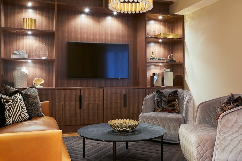 Suite (Bank Director)