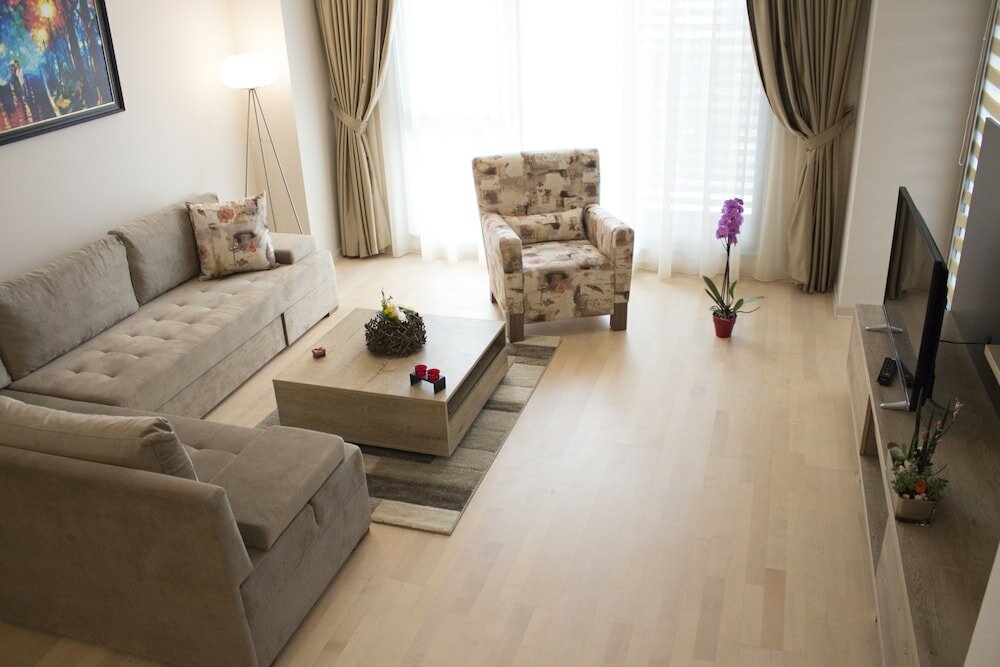 Comfort Condo, City View