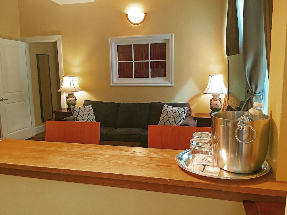 Large Extended Suite 403 (1 bdrm apt)