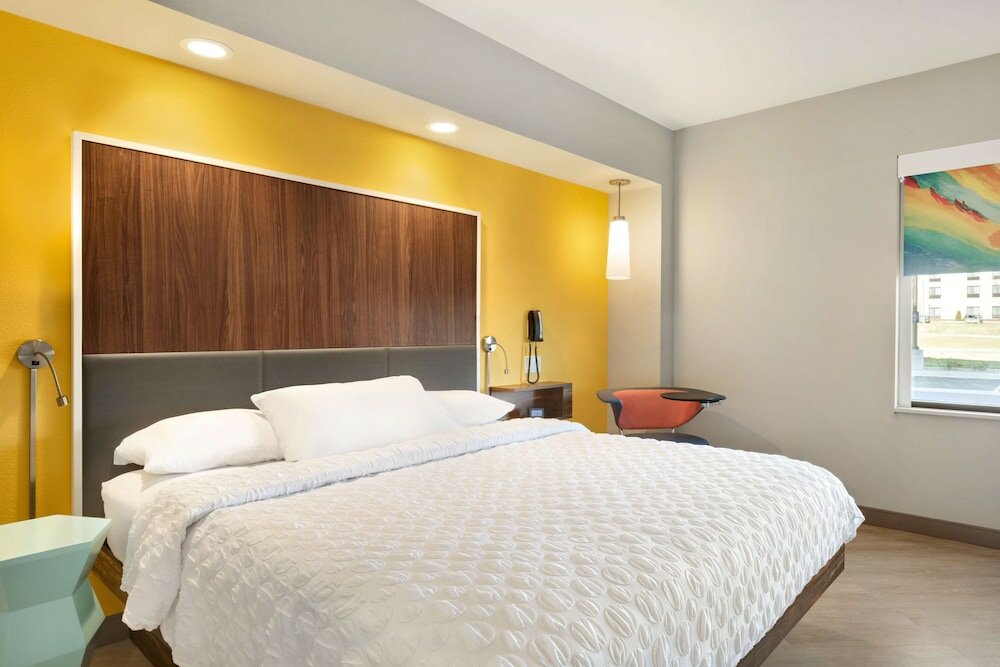 Room, 1 King Bed, Accessible, Non Smoking (Mobility & Hearing, Roll-in Shower)