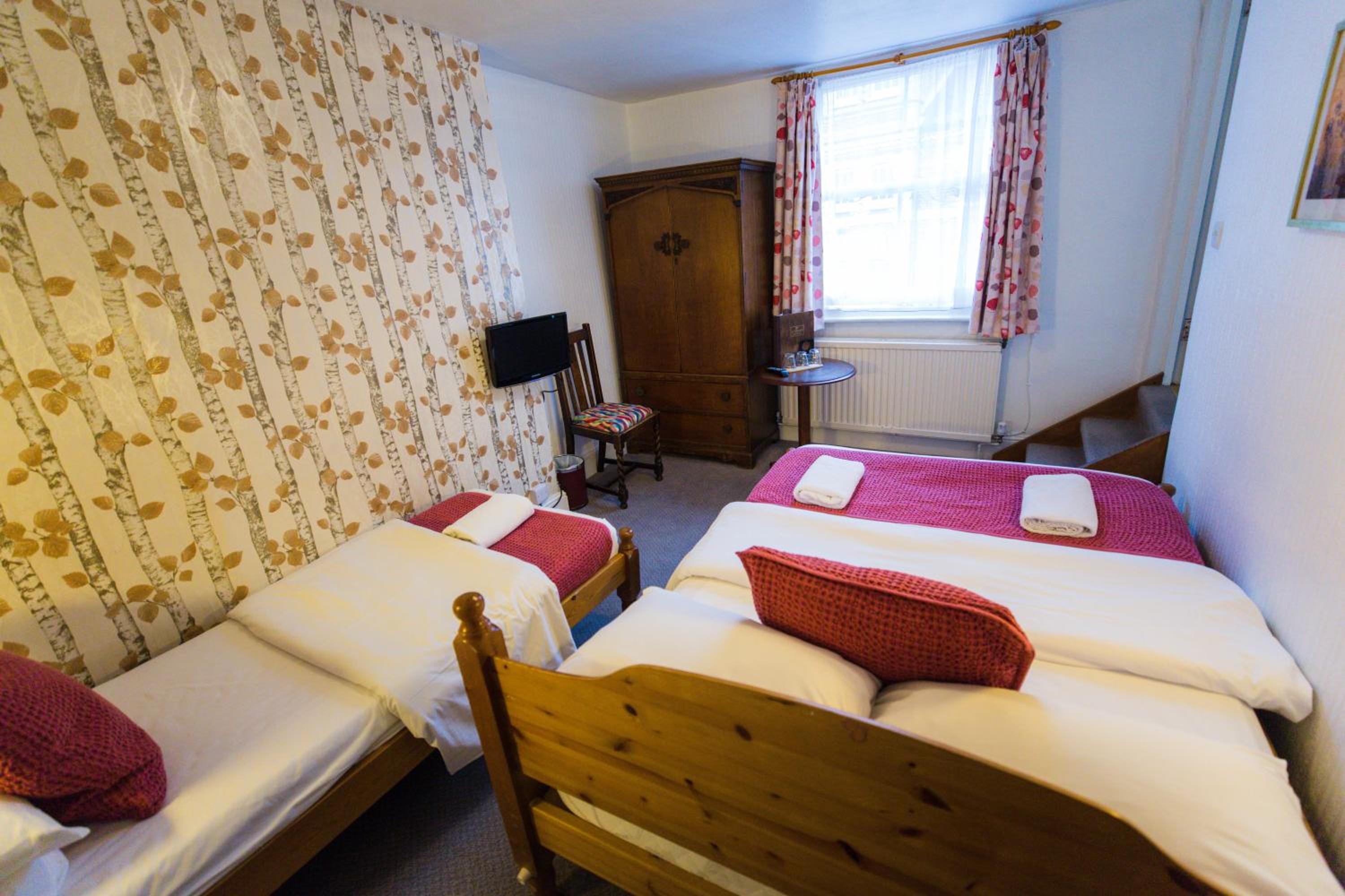Top Floor Triple Room with Private Bathroom
