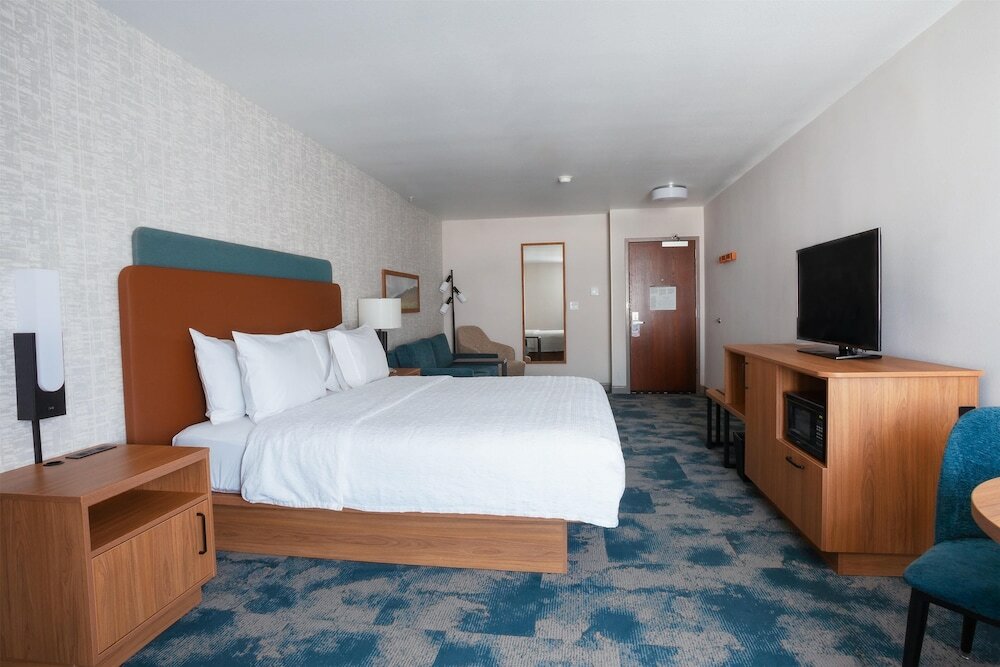 Suite, 1 King Bed, Refrigerator