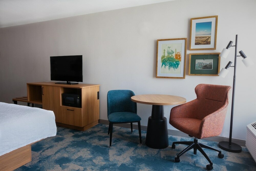 Suite, 1 King Bed, Refrigerator