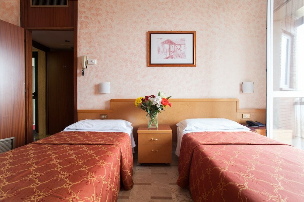 Studio, 2 Twin Beds, Kitchenette