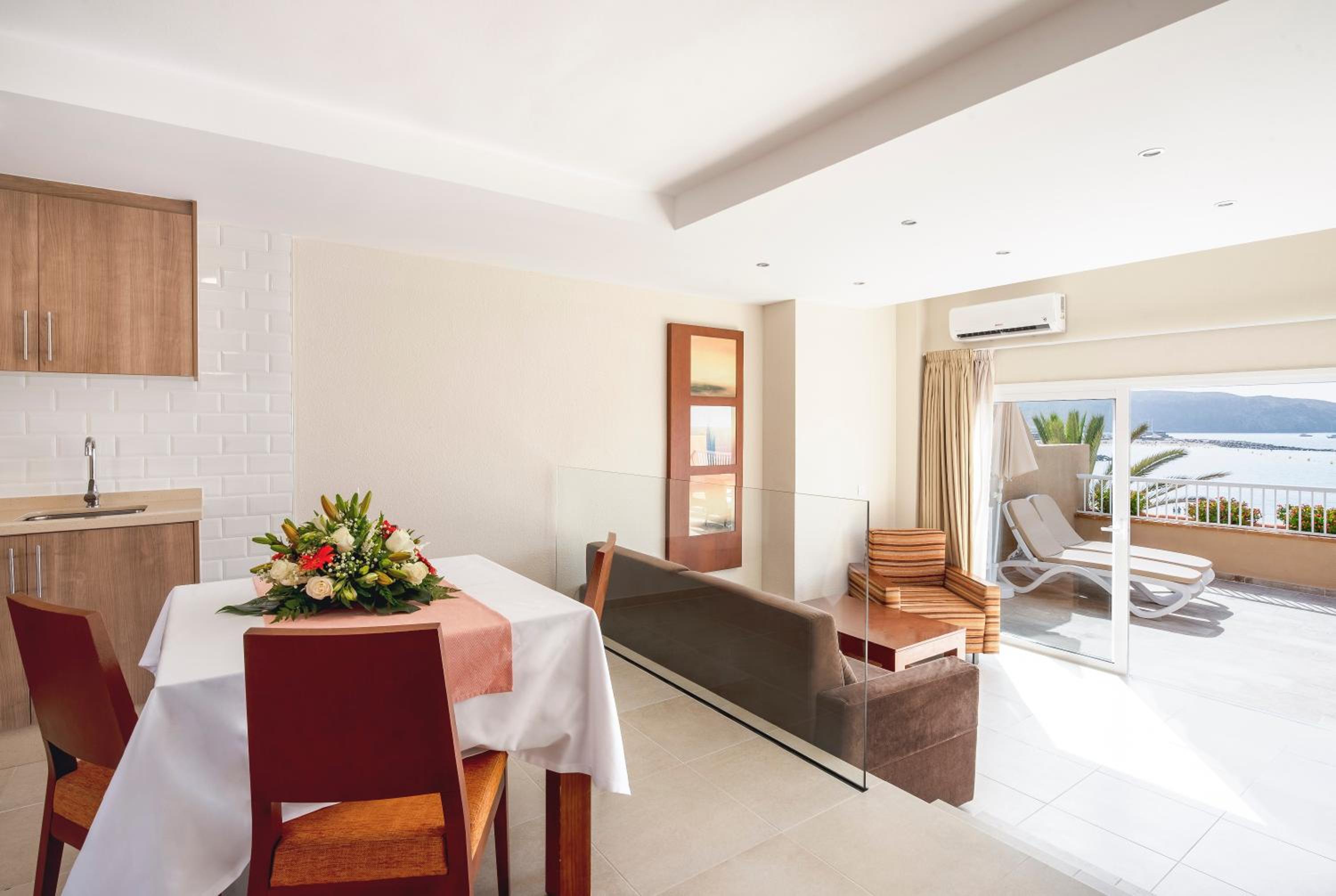 One-Bedroom Apartment with Sea View (1-3 Adults)