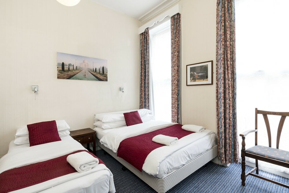 Double and single room with private bathroom