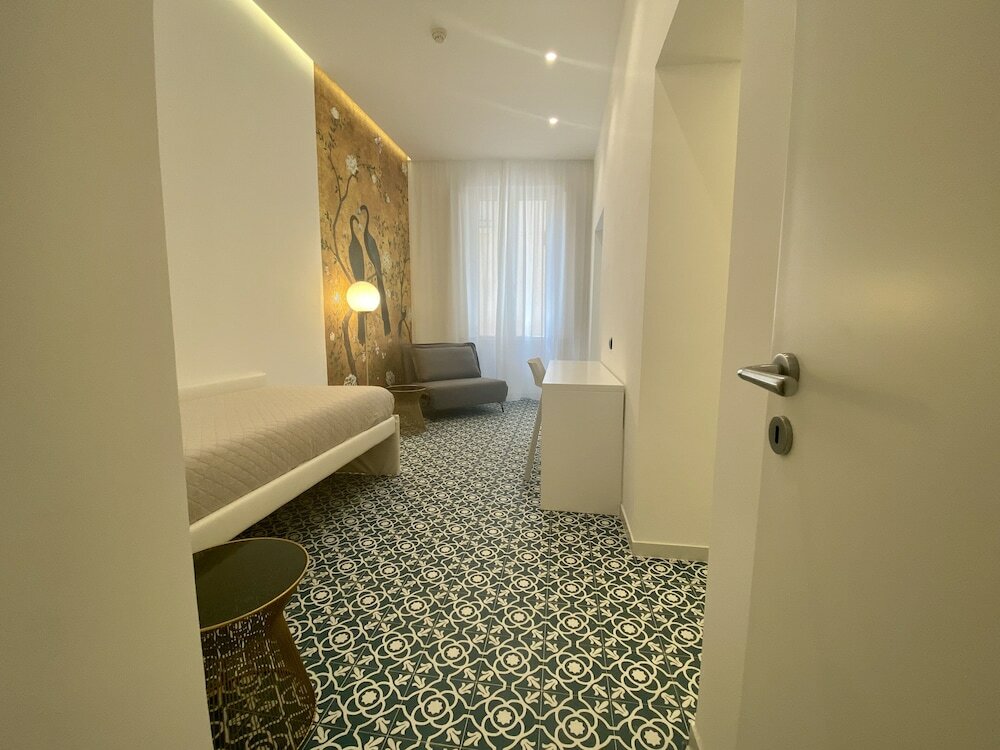 Suite with two balconies