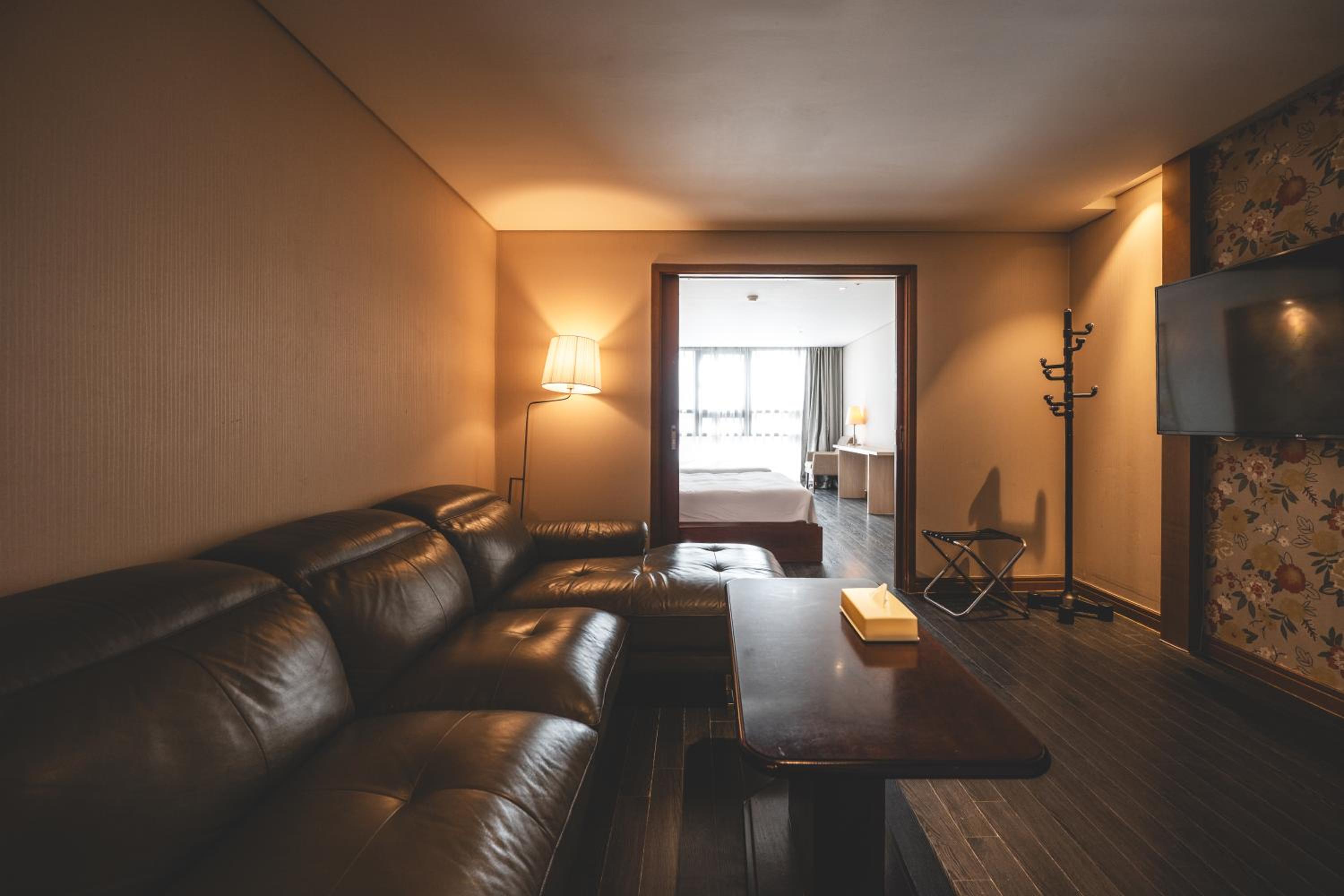 Family Queen Twin - Suite 