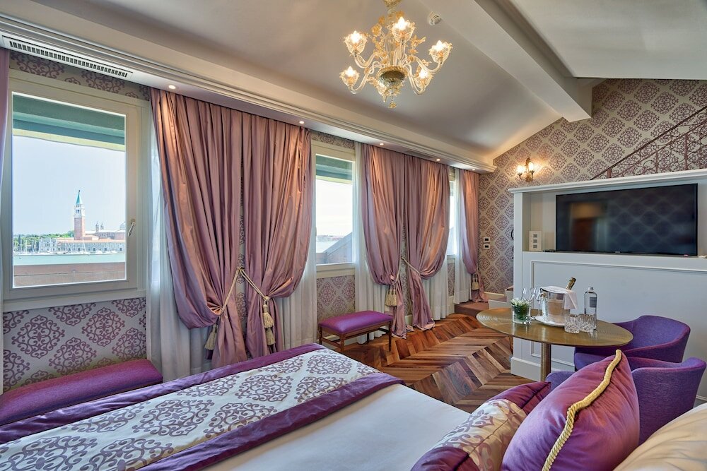 Suite, Lagoon View (Jules Verne)