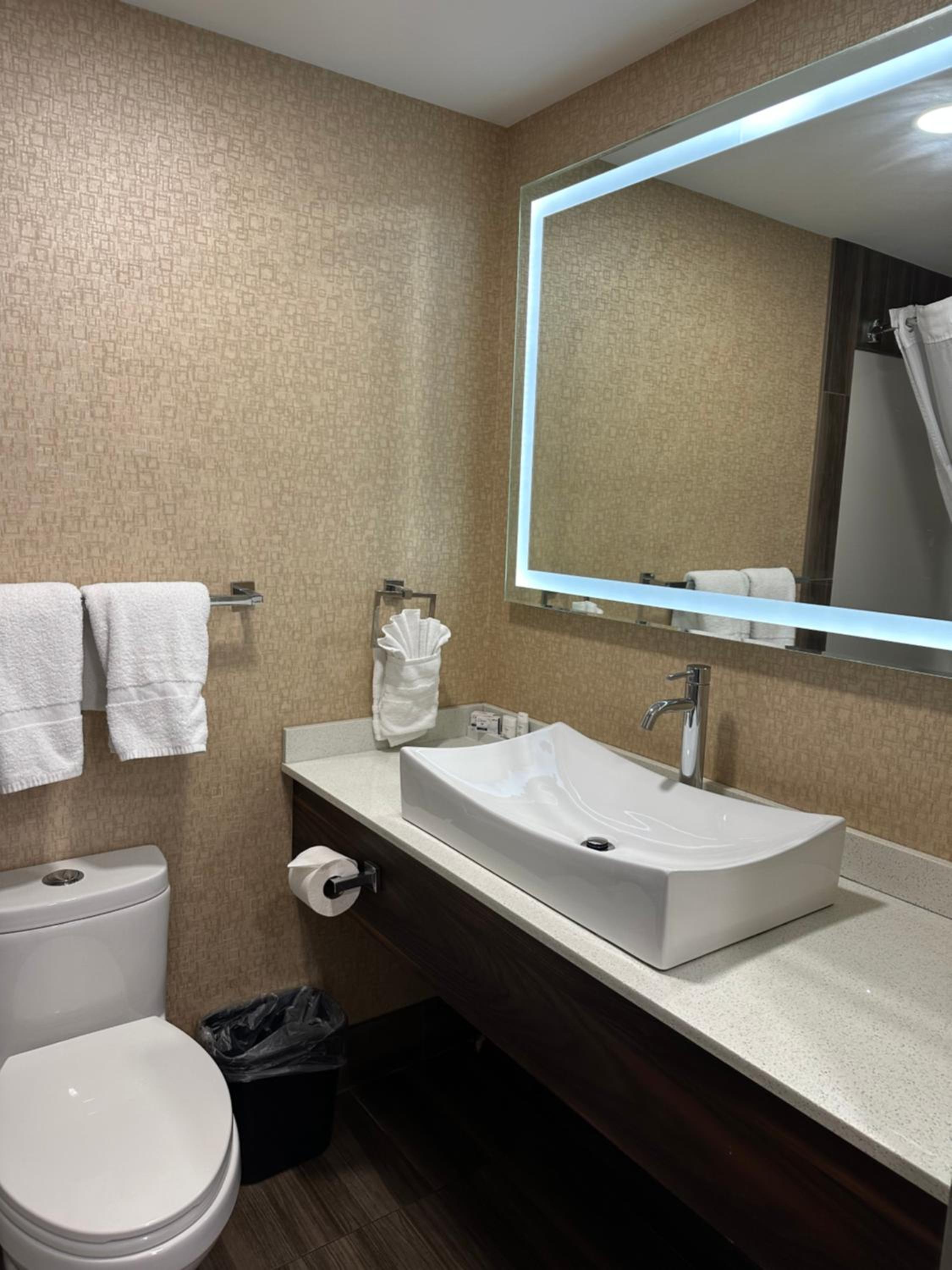 Queen Room - Non-Smoking