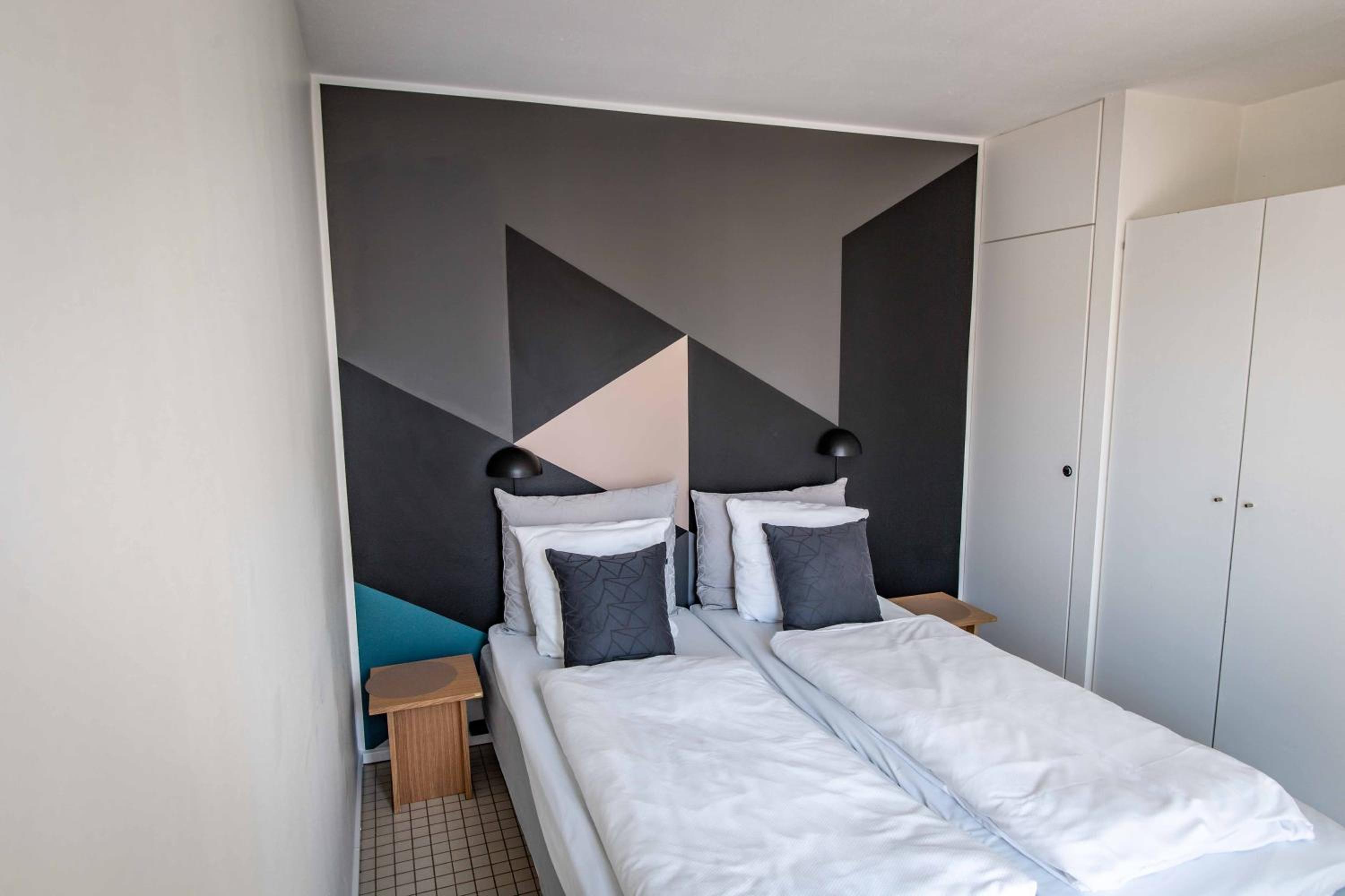 Three-Bedroom Apartment with Courtyard View