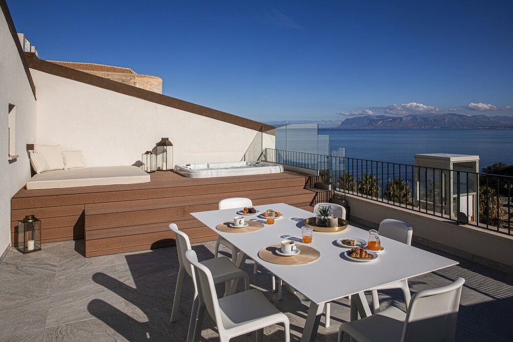 Romantic Suite, Hot Tub, Sea View (Incanto)