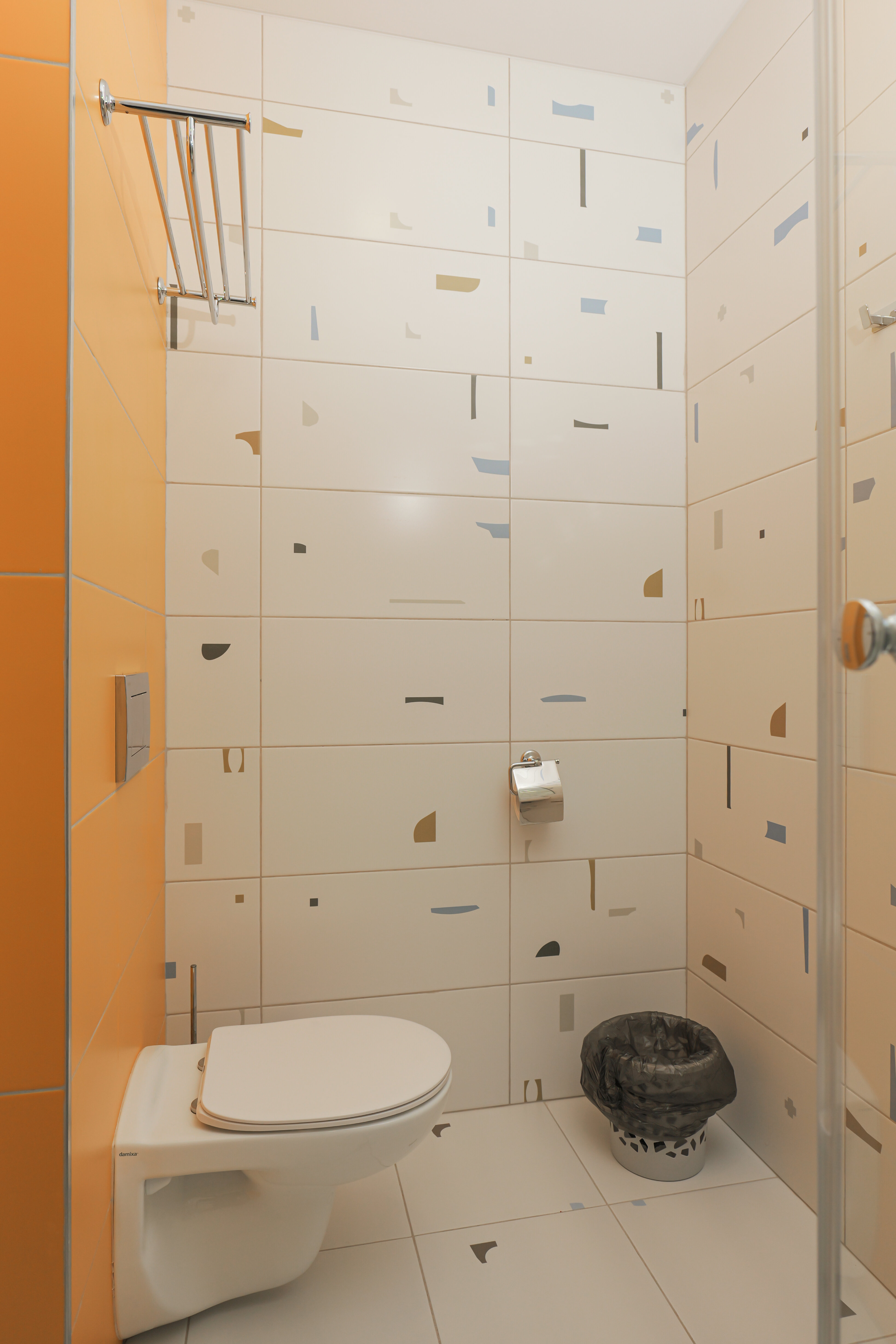 Двухместный номер с 2 отдельными кроватями и общей ванной комнатой