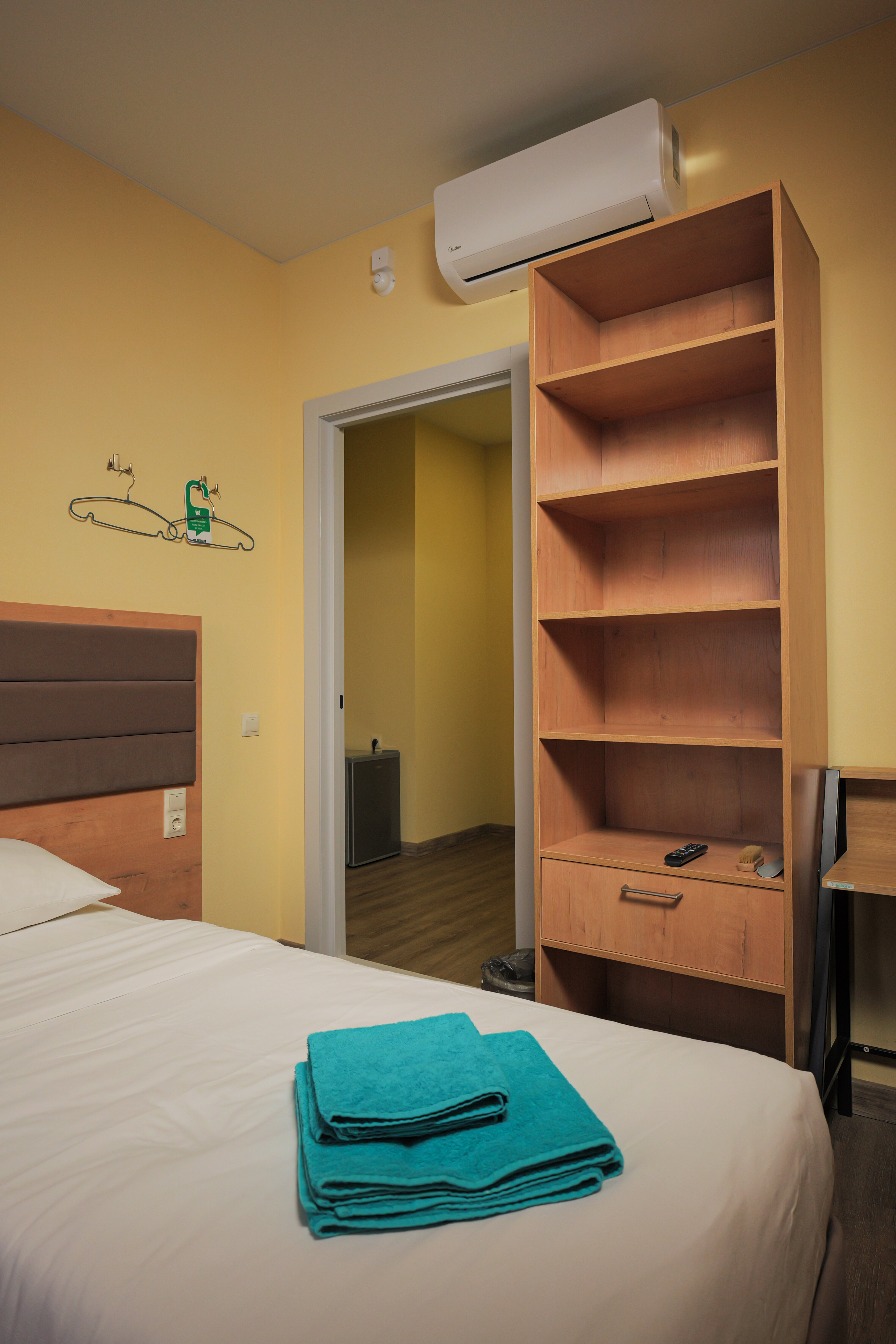 Двухместный номер с 2 отдельными кроватями и общей ванной комнатой