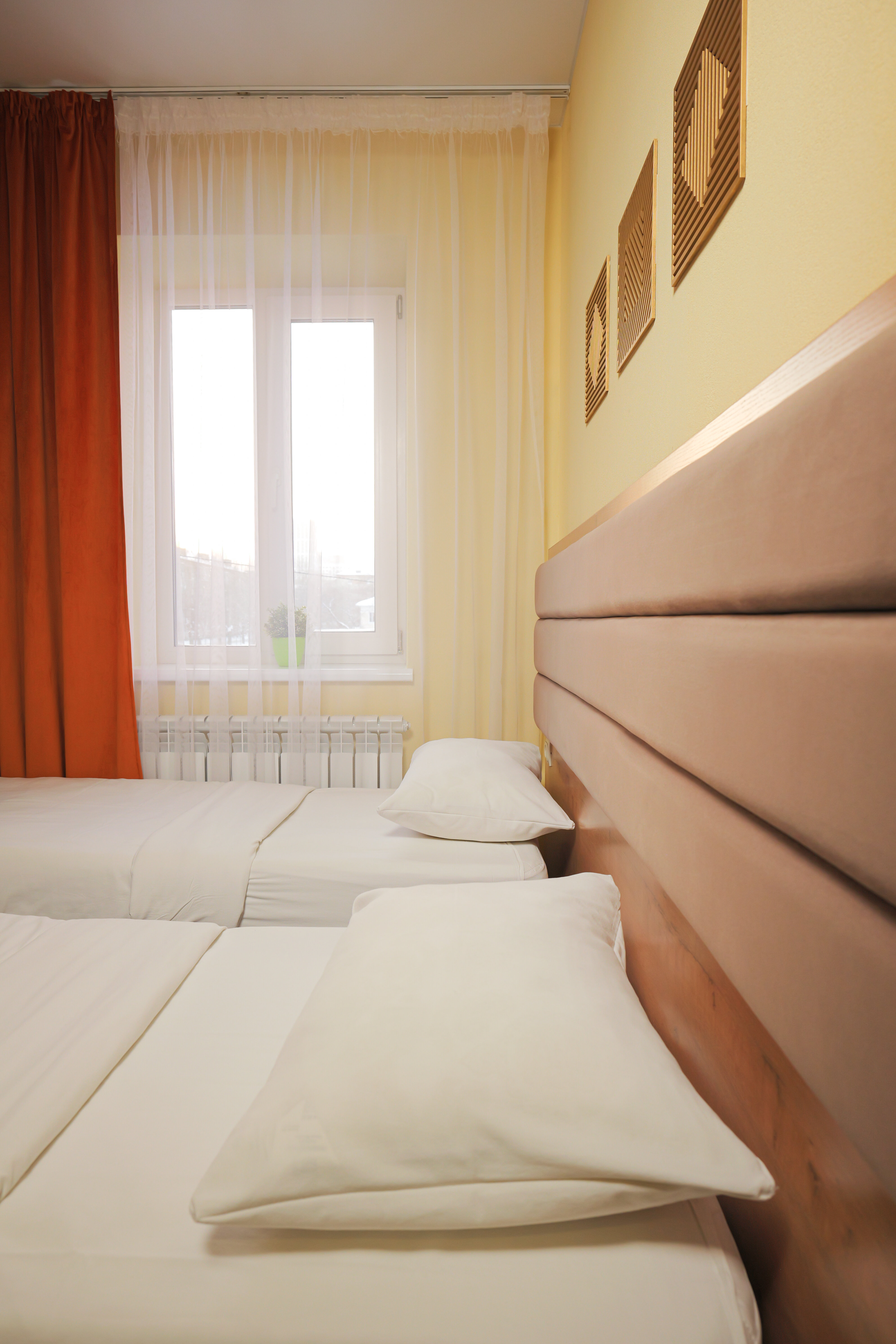 Двухместный номер с 2 отдельными кроватями и общей ванной комнатой