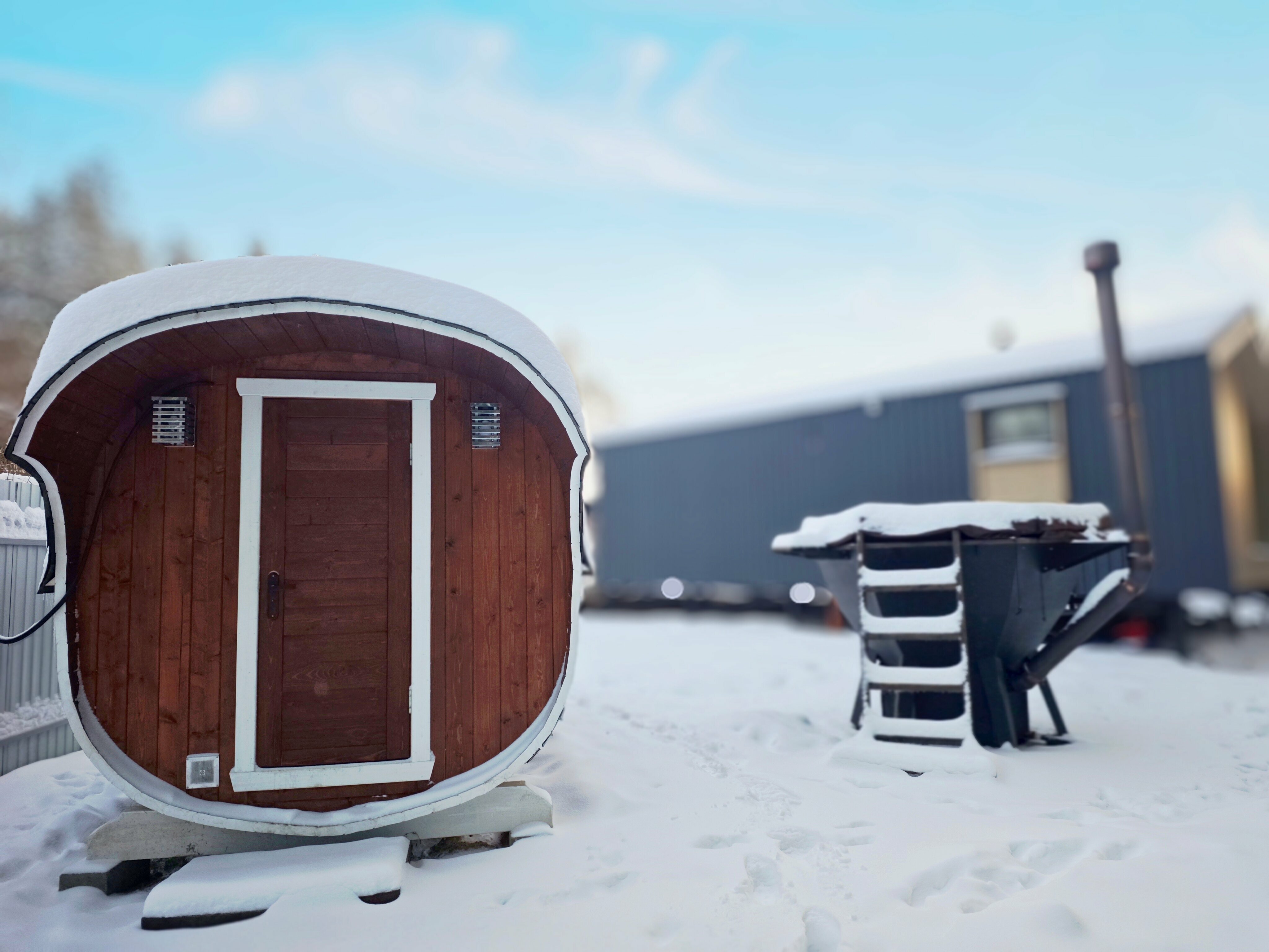 Семейный дом у леса с баней и чаном