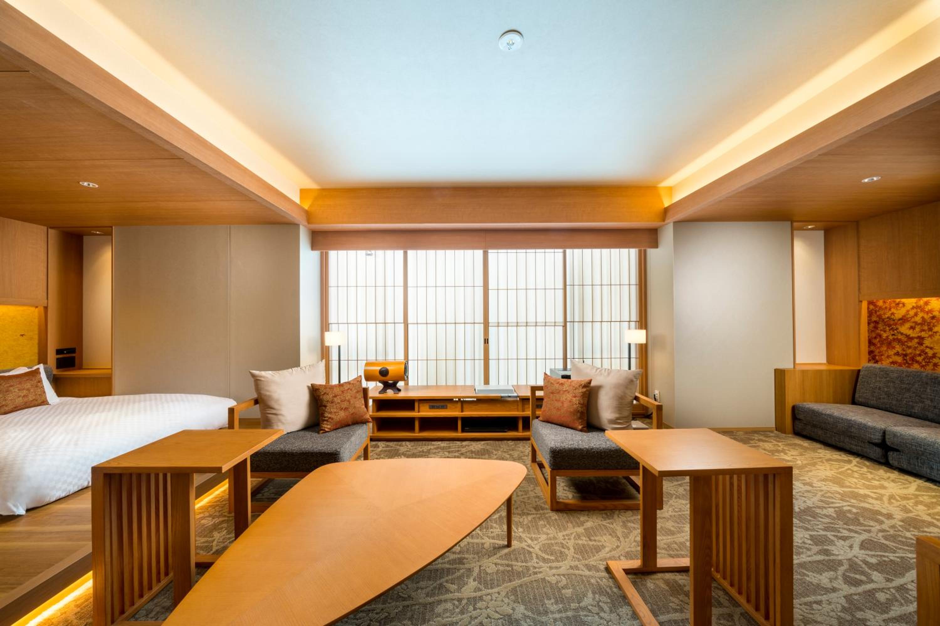 Signature Theater Suite Room
