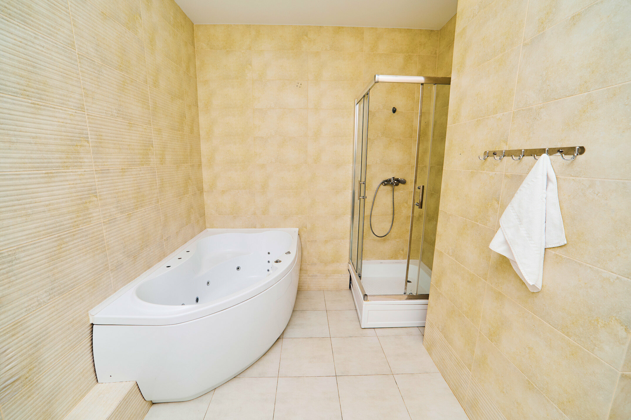 Кровать в общем 8-местном номере