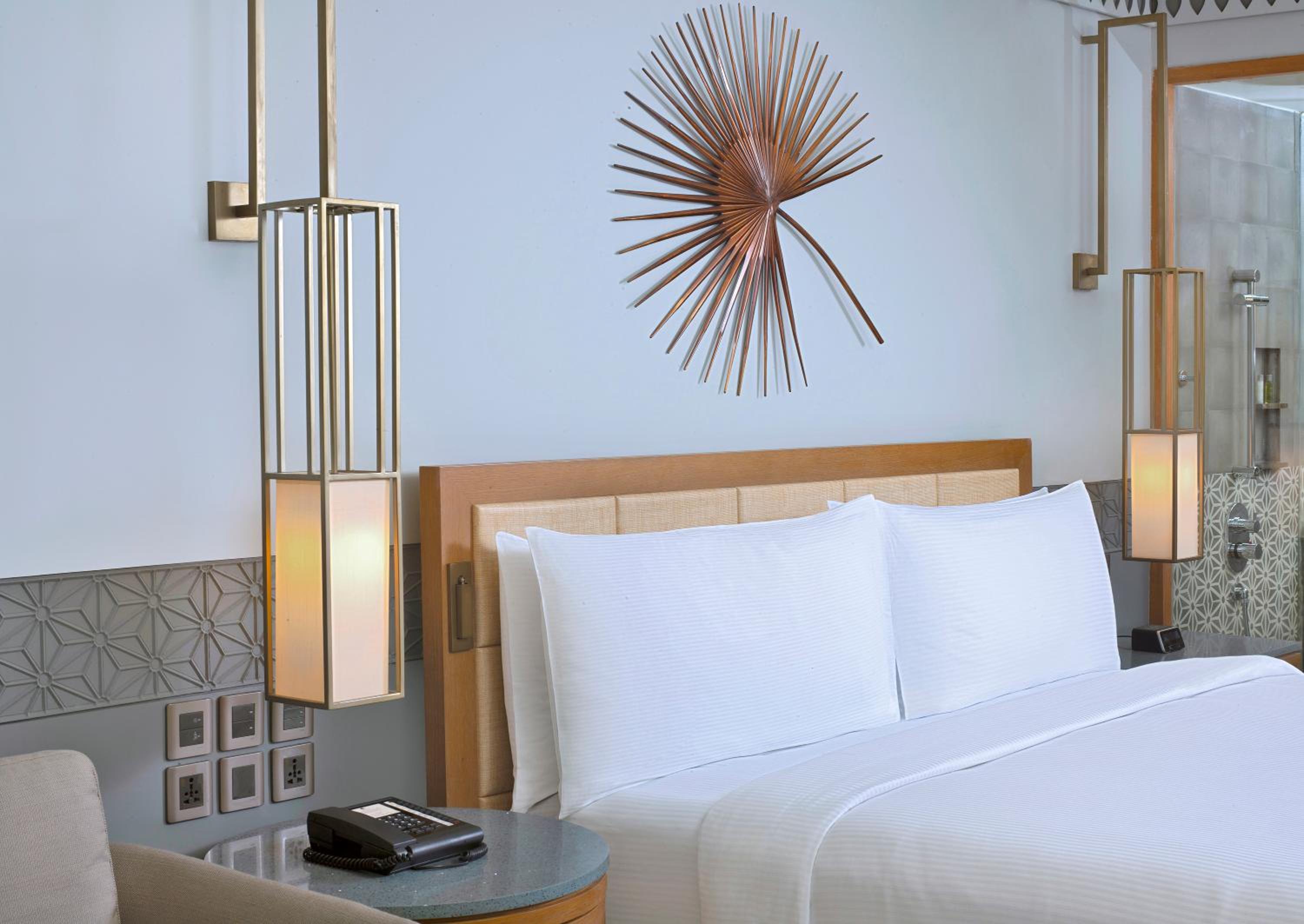 Deluxe King Room with Garden View and Balcony