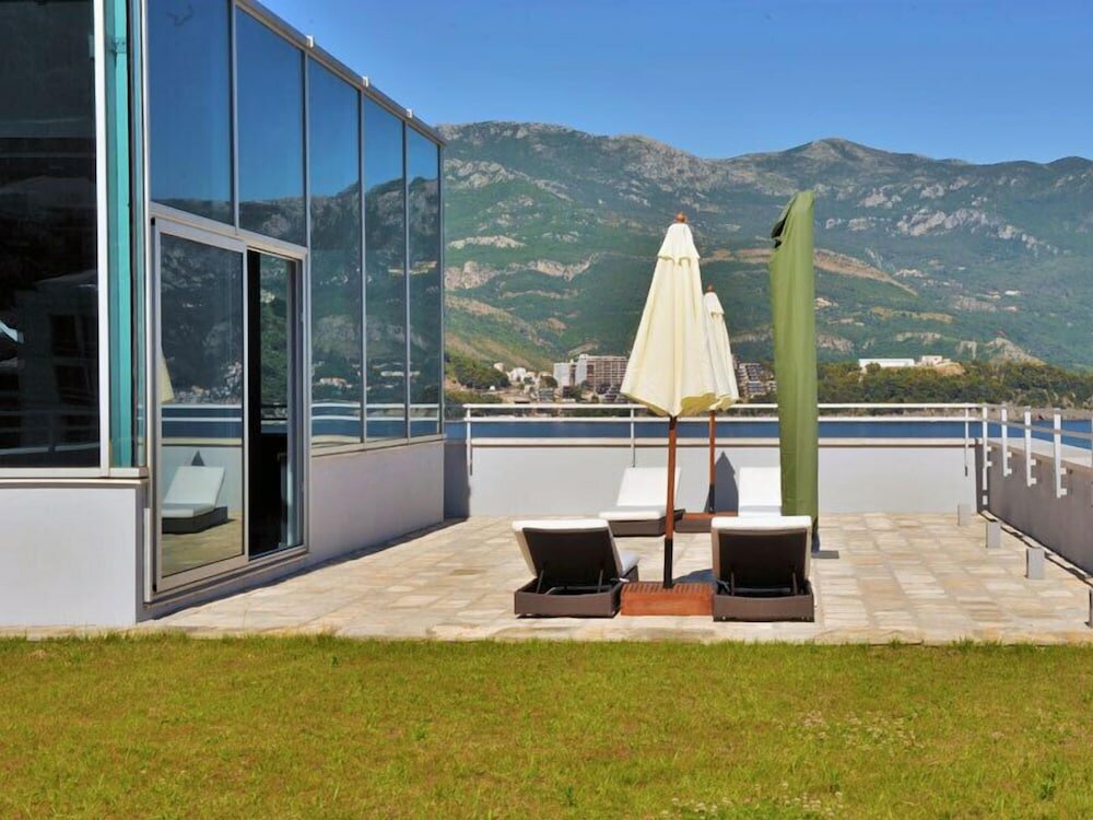 Grand Penthouse, 2 Bedrooms, Balcony, Sea View