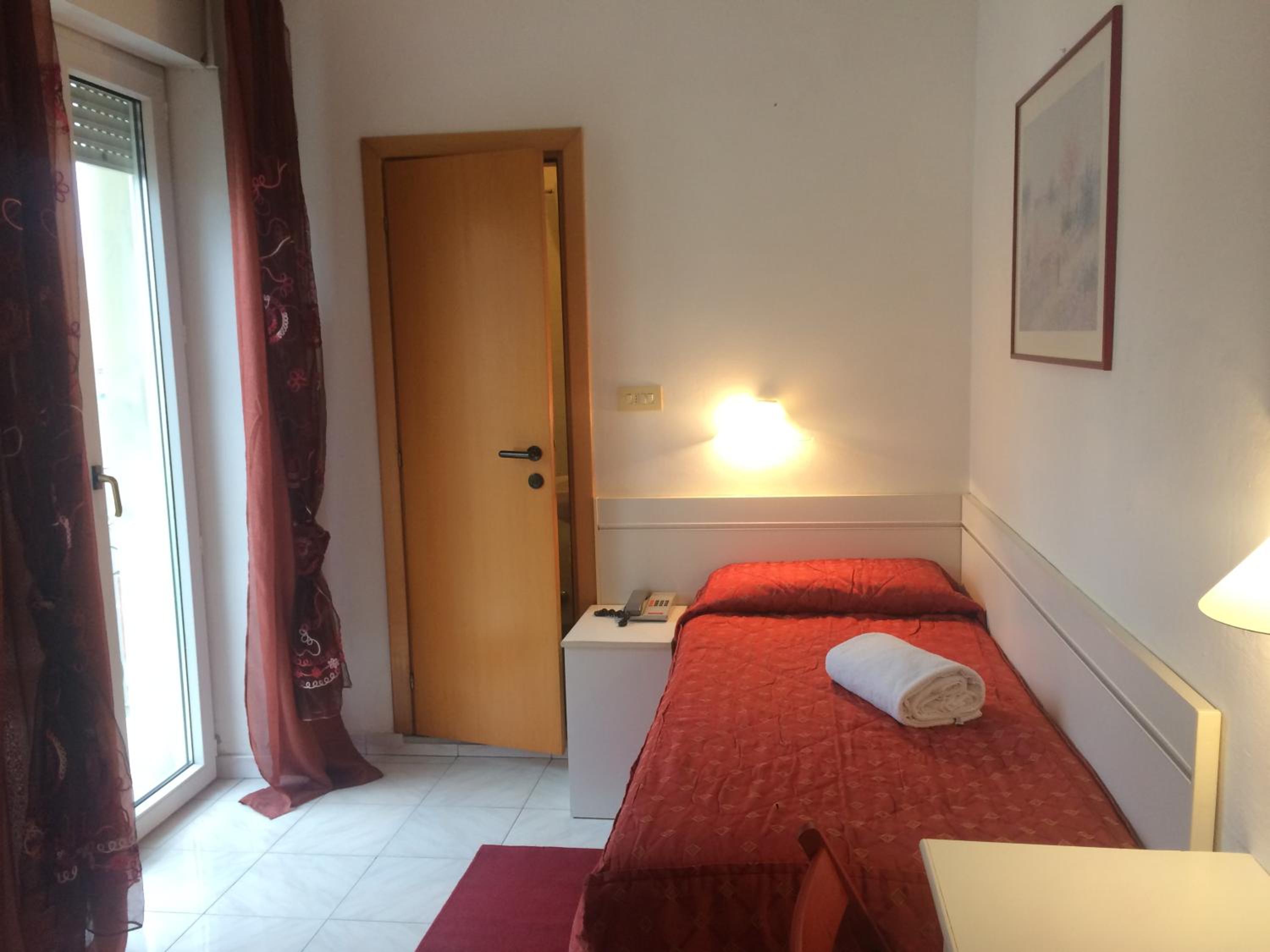 Single Room with Balcony and Partial Sea View