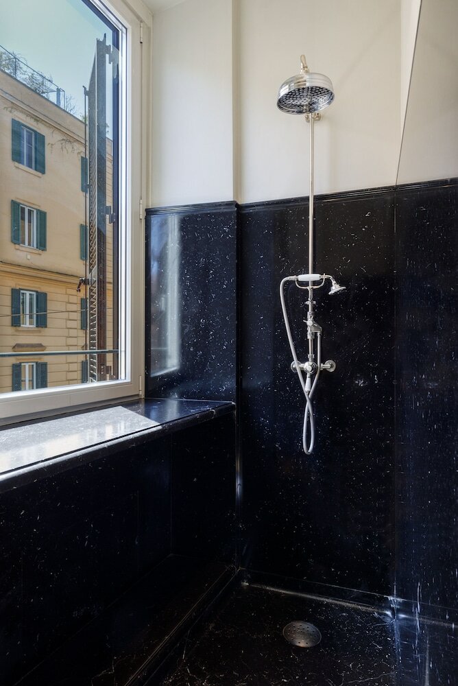 Deluxe Room, Corner