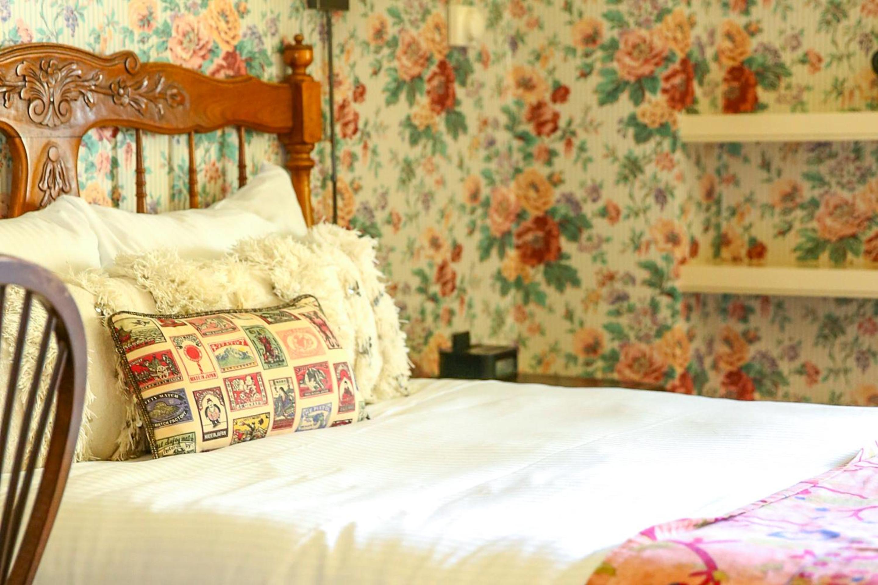 Queen Room with Fireplace