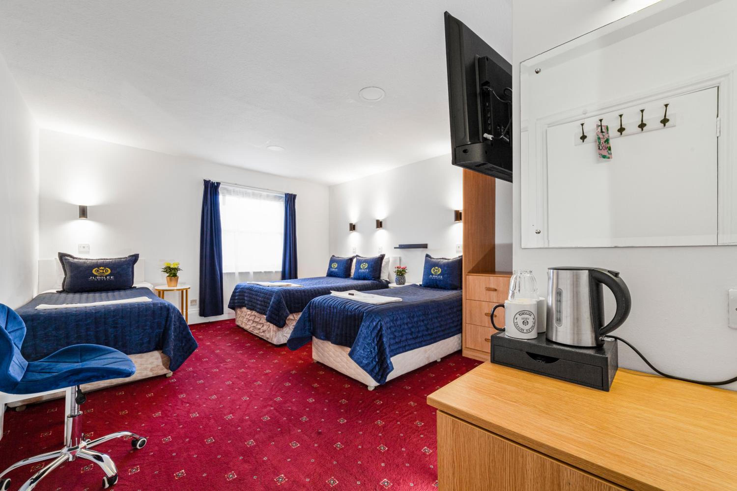 Family Room (2 Adults + 2 Children)